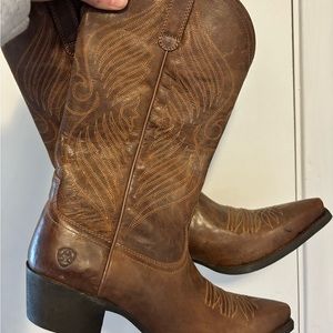 Ariat Women’s Round Up X Toe Western Boots , X Toe Shape 10016353 , Size 8.5
